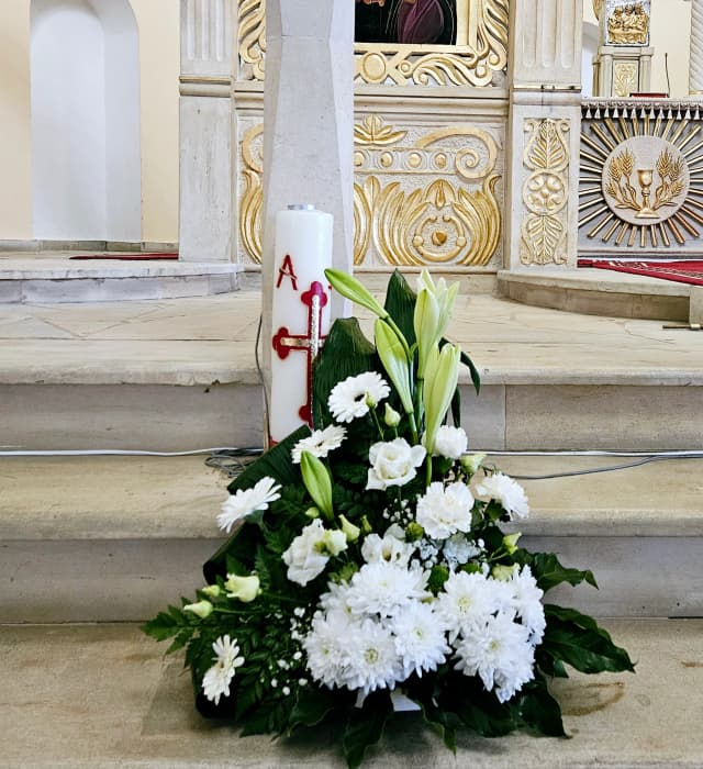 Aranjamente flori pentru biserică