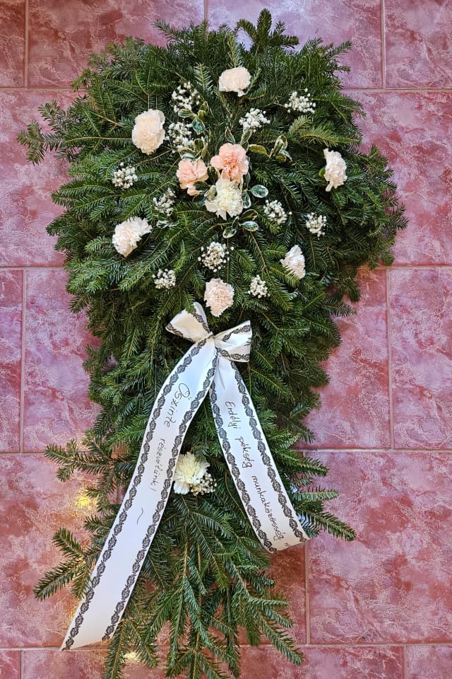 Funerare: coroane, jerbe, aranjamente